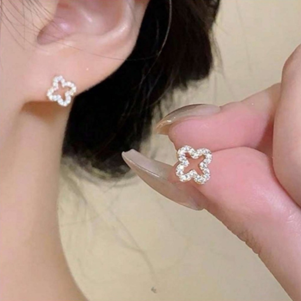 👗Bundle 5/$25👗 925 Sterling Silver 14K Gold Plated CloverStud Earrings